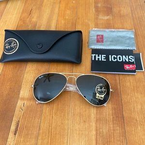 New Ray Ban Classic Aviator in Gold